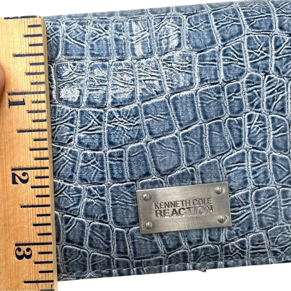 KENNETH COLE REACTION reptile look textured light blue wallet - Picture 4 of 16